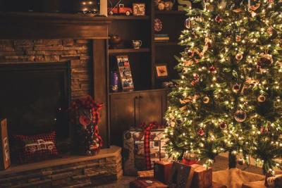 Seasonal Wall Decor: A Family Tradition for Year-Round Joy